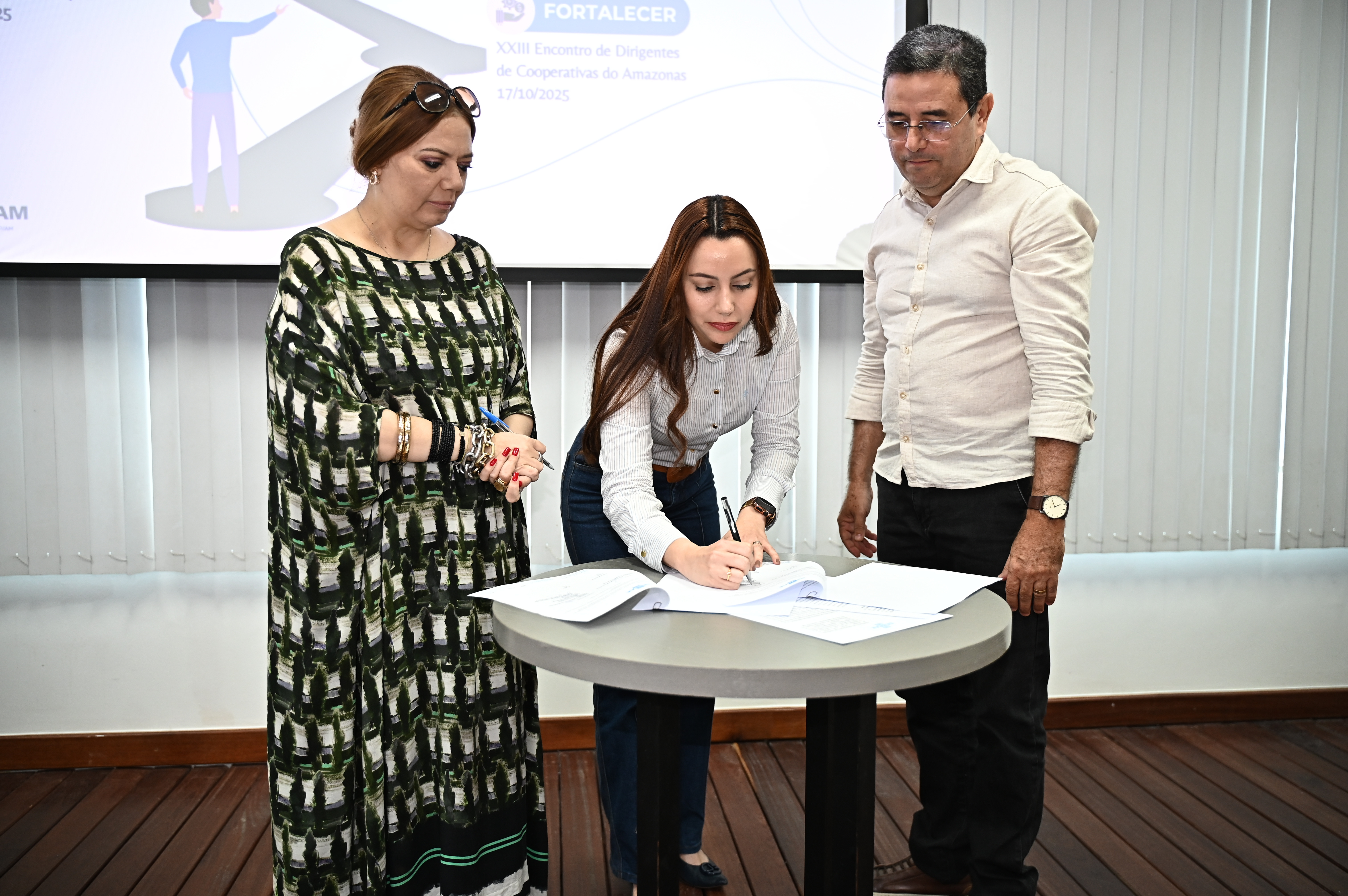 Sistema OCB/AM e SEBRAE do Amazonas firmam parceria para implantar o SEBRAETEC nas cooperativas